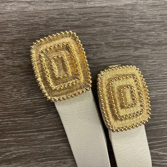 Vintage St. John White Leather Belt Sz 6 Gold Statement Buckle Adjustable Waist - Picture 10 of 16